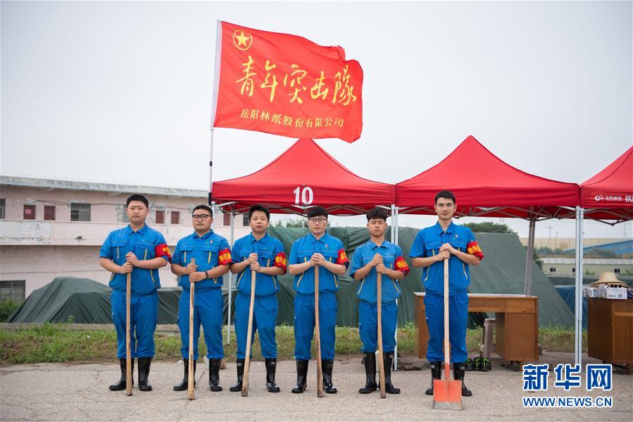 （防汛抗洪&middot;圖文互動）（8）在大堤上成長，為人民守護&mdash;&mdash;洪水中的青年&ldquo;生力軍&rdquo;