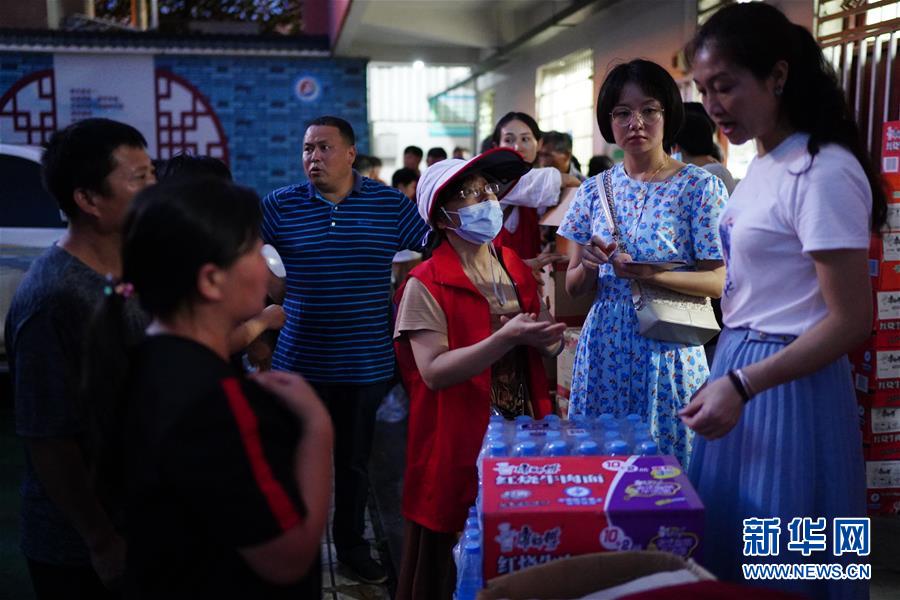 (新華全媒頭條·圖文互動)(9)百萬群眾大轉移——抗洪搶險救援直擊