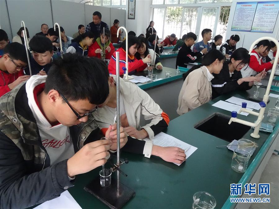 （新華全媒頭條&middot;圖文互動）（5）&ldquo;美麗的中國夢屬于你們&rdquo;&mdash;&mdash;以習(xí)近平同志為核心的黨中央關(guān)心少年兒童工作紀(jì)實