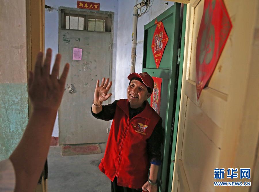 (走向我們的小康生活·圖文互動(dòng))(4)蘭花掬得滿庭芳——寧夏吳忠市古稀志愿者王蘭花的溫情故事