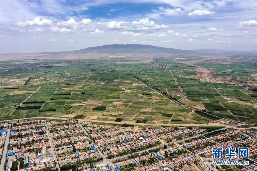 (新華全媒頭條·走向我們的小康生活·圖文互動(dòng))(3)23萬(wàn)人的命運(yùn)轉(zhuǎn)折——我國(guó)最大易地生態(tài)移民安置區(qū)的脫貧密碼