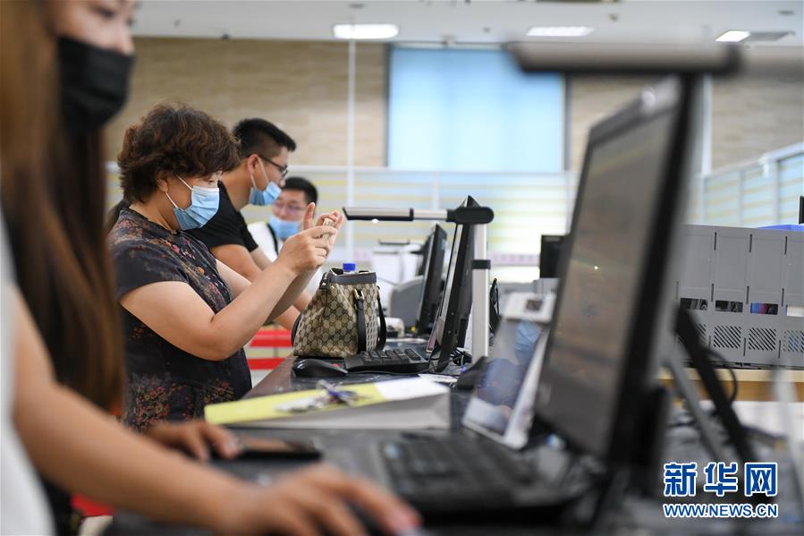 （在習近平新時代中國特色社會主義思想指引下&mdash;&mdash;新時代新作為新篇章&middot;習近平總書記關切事&middot;圖文互動）（9）激發每個經濟&ldquo;細胞&rdquo;的活力&mdash;&mdash;千方百計把市場主體保護好