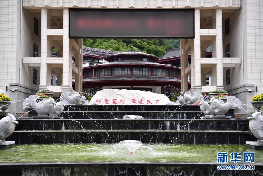 (新華視點·圖文互動)(3)學校建漂亮點本無錯,為何這所“豪華中學”讓人困惑?