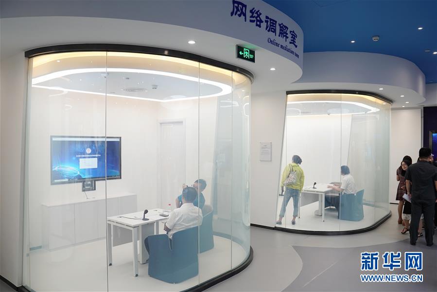 （總書記推動的改革身邊事&middot;司法改革篇&middot;圖文互動）（4）特寫：打官司不再難&mdash;&mdash;基層法院親歷立案登記