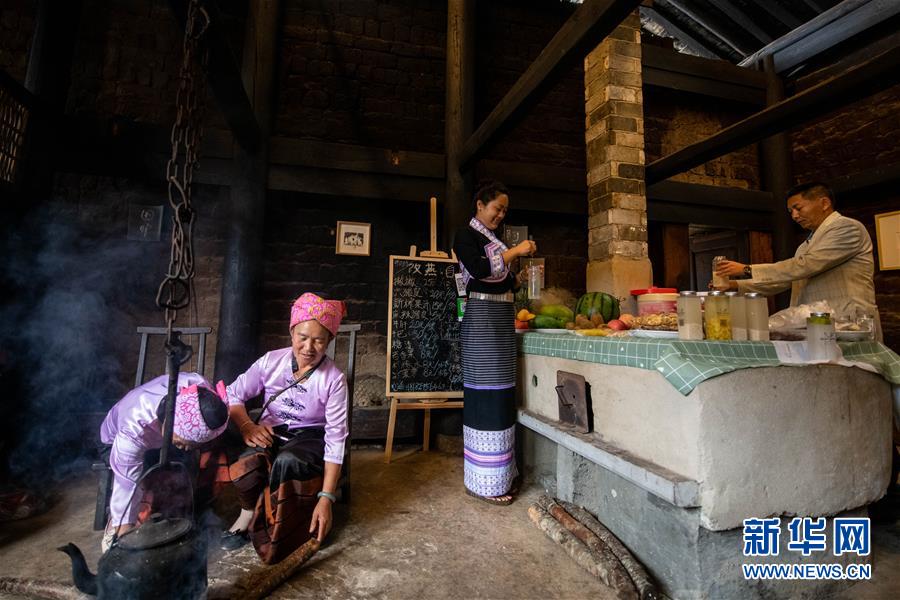 (決戰決勝脫貧攻堅·圖文互動)(1)眼前的生活就是詩和遠方——藝術引領云南傣族山村蝶變