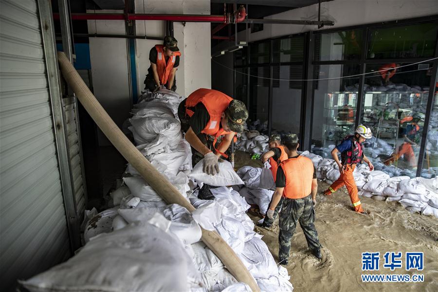 (防汛抗洪·圖文互動)(7)筑起防大汛的堅強防線——重慶防御長江、嘉陵江過境洪峰現場記錄