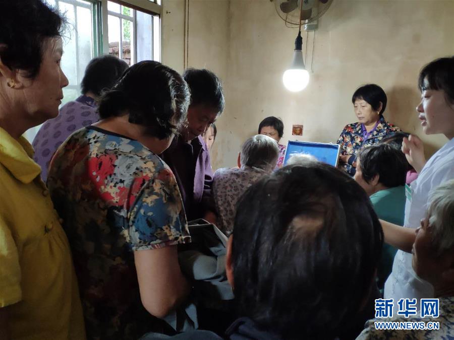 (總書記推動的改革身邊事·醫療改革篇·圖文互動)(2)特寫:“坐堂醫生”變身“健康管家”——一個鄉鎮家庭醫生團隊的診療記錄