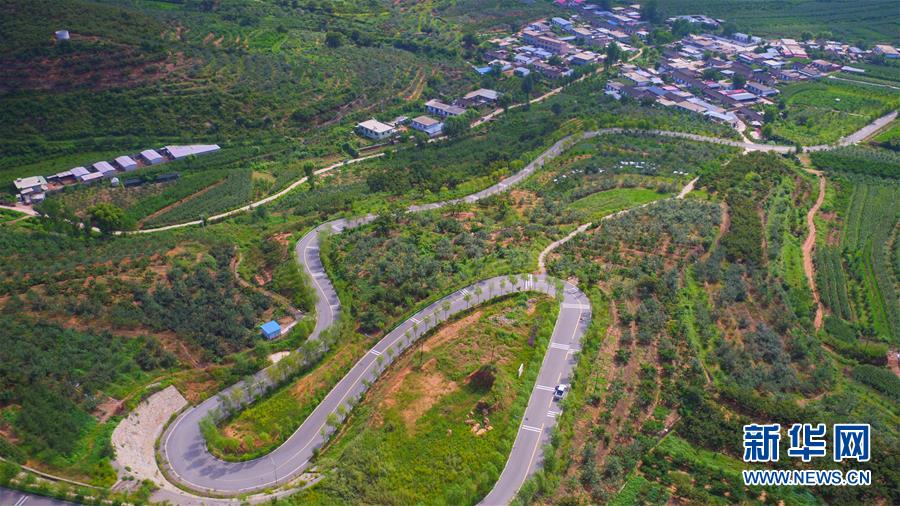 （新華全媒頭條&middot;走向我們的小康生活&middot;圖文互動）（1）長城腳下，小康村串成&ldquo;珍珠鏈&rdquo;