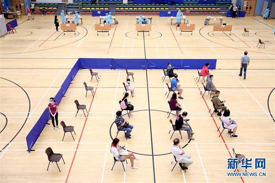 （圖文互動）（3）&ldquo;身為醫(yī)護人員一分子，應(yīng)該出來幫忙&rdquo;&mdash;&mdash;參與新冠病毒社區(qū)檢測的香港醫(yī)護人員速寫