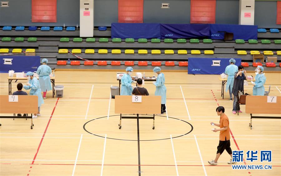 （圖文互動）（4）&ldquo;身為醫(yī)護人員一分子，應(yīng)該出來幫忙&rdquo;&mdash;&mdash;參與新冠病毒社區(qū)檢測的香港醫(yī)護人員速寫