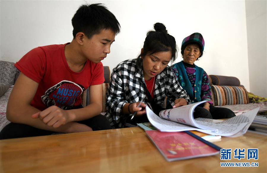 (熱點(diǎn)鮮報(bào)·圖文互動)(6)為了大涼山的下一代,她奔赴在助學(xué)路上