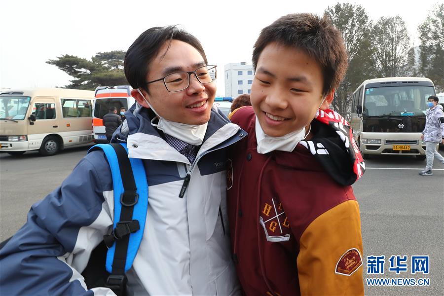 （抗疫一線(xiàn)醫(yī)務(wù)人員英雄群體&middot;圖文互動(dòng)）（5）你的名字，我們的希望&mdash;&mdash;記國(guó)家援鄂抗疫醫(yī)療隊(duì)