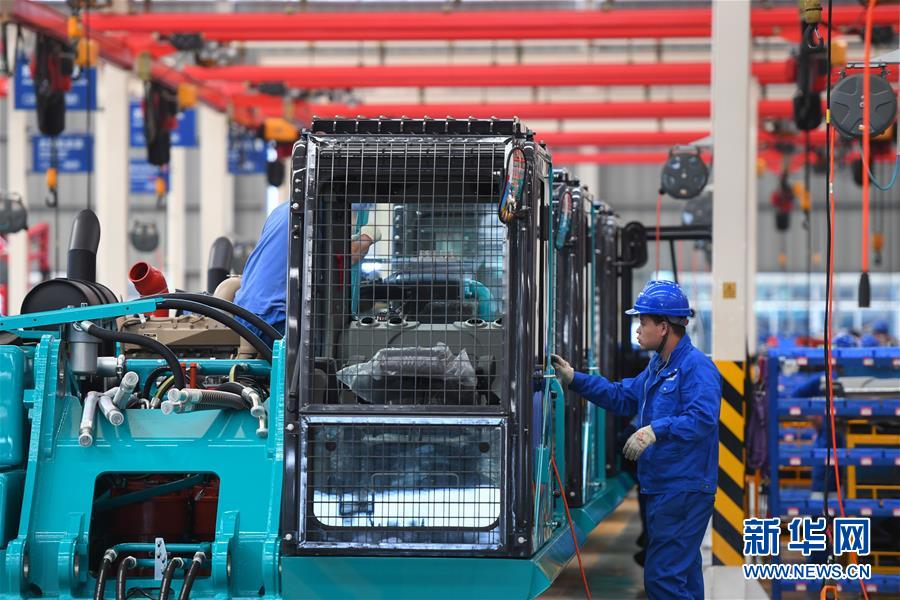 (落實“六穩(wěn)”“六保”企業(yè)見聞·圖文互動)(1)“智慧工廠”引領(lǐng)“生產(chǎn)節(jié)拍”——走進山河智能一探究竟