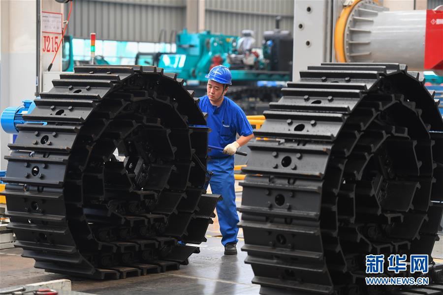 (落實“六穩(wěn)”“六保”企業(yè)見聞·圖文互動)(2)“智慧工廠”引領(lǐng)“生產(chǎn)節(jié)拍”——走進山河智能一探究竟