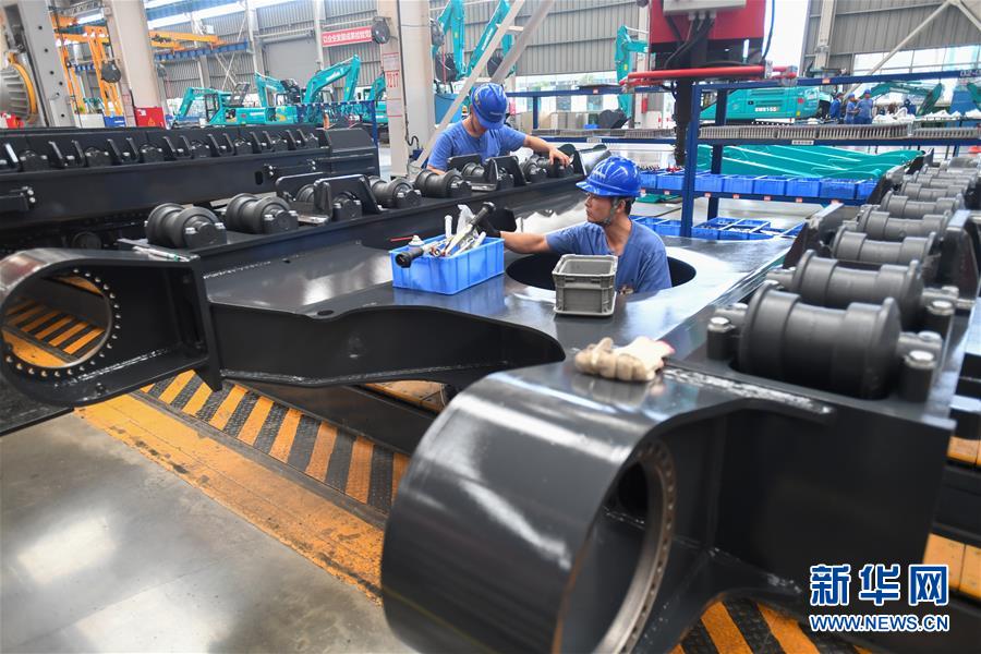 (落實“六穩(wěn)”“六保”企業(yè)見聞·圖文互動)(4)“智慧工廠”引領(lǐng)“生產(chǎn)節(jié)拍”——走進山河智能一探究竟