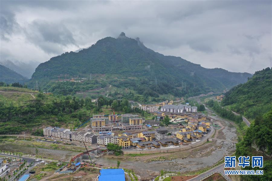 (集中連片特困地區貧困村調研行·圖文互動)(1)脫貧路上“跑”出幸福生活——重慶石柱土家族自治縣華溪村脫貧調查