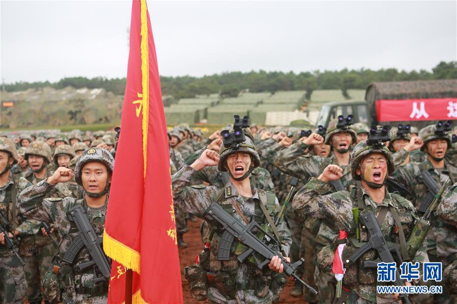 （在習(xí)近平強(qiáng)軍思想指引下&middot;我們?cè)趹?zhàn)位報(bào)告&middot;圖文互動(dòng)）（1）千里移防，鐵心跟黨走&mdash;&mdash;南部戰(zhàn)區(qū)陸軍第75集團(tuán)軍某紅軍旅政治建軍、練兵備戰(zhàn)記事