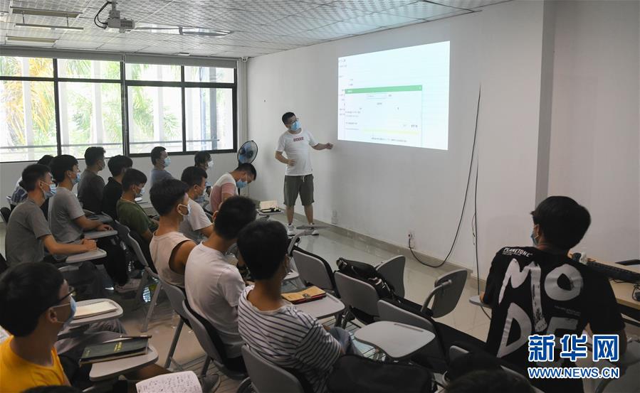 (在習(xí)近平新時代中國特色社會主義思想指引下——新時代新作為新篇章·習(xí)近平總書記關(guān)切事·圖文互動)(9)我家大門常打開——經(jīng)濟特區(qū)全方位對外開放故事