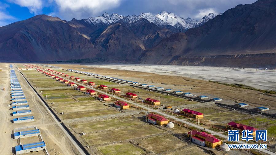 (新華全媒頭條·圖文互動)(1)新天地 新兒女 新奇跡——脫貧攻堅繪就新疆新圖景