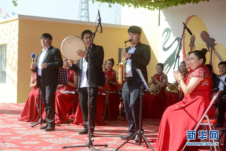 (新華全媒頭條·圖文互動)(13)新天地 新兒女 新奇跡——脫貧攻堅繪就新疆新圖景