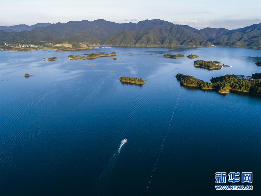 (新華全媒頭條·圖文互動)(9)歷史交匯點上的宏偉藍圖 ——《中共中央關于制定國民經濟和社會發展第十四個五年規劃和二〇三五年遠景目標的建議》誕生記