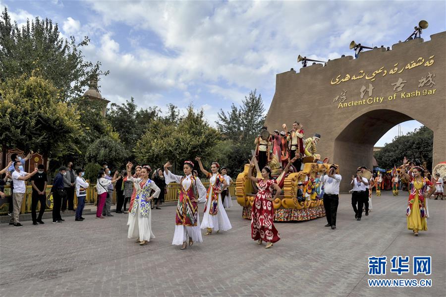 (新華全媒頭條·圖文互動)(15)歷史交匯點上的宏偉藍圖——《中共中央關于制定國民經濟和社會發展第十四個五年規劃和二〇三五年遠景目標的建議》誕生記