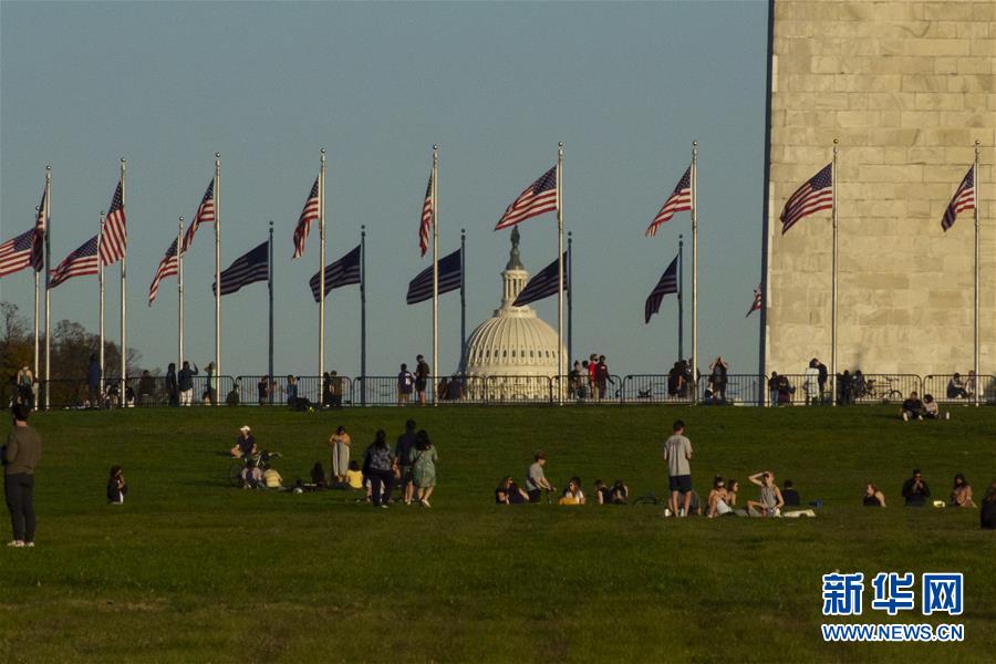 (國際疫情)(3)美國日增新冠確診病例超13萬 一周日均新增近10萬