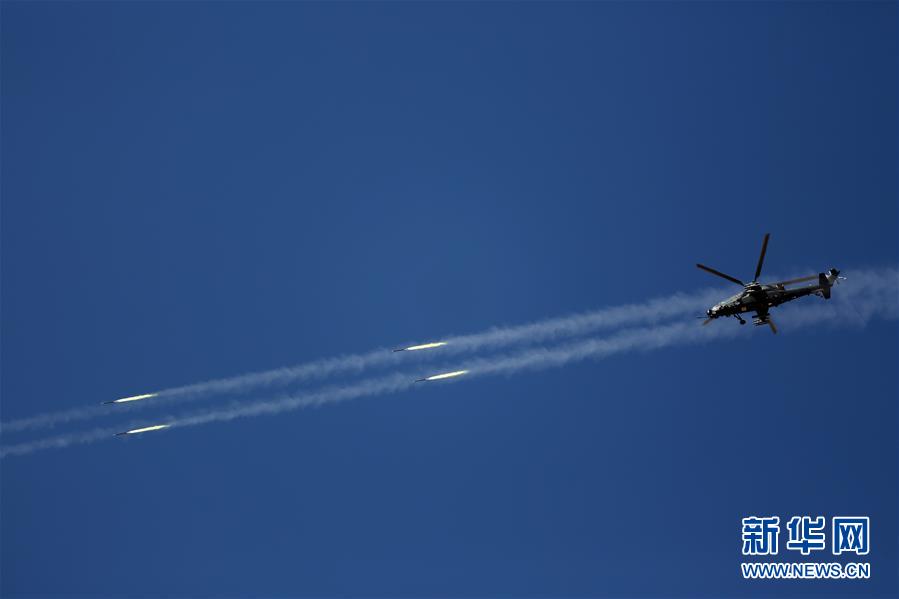 (在習(xí)近平強(qiáng)軍思想指引下·我們?cè)趹?zhàn)位報(bào)告·圖文互動(dòng))(3)將強(qiáng)軍使命書(shū)寫(xiě)在祖國(guó)的藍(lán)天上——陸軍第77集團(tuán)軍某陸航旅聚焦練兵備戰(zhàn)記事
