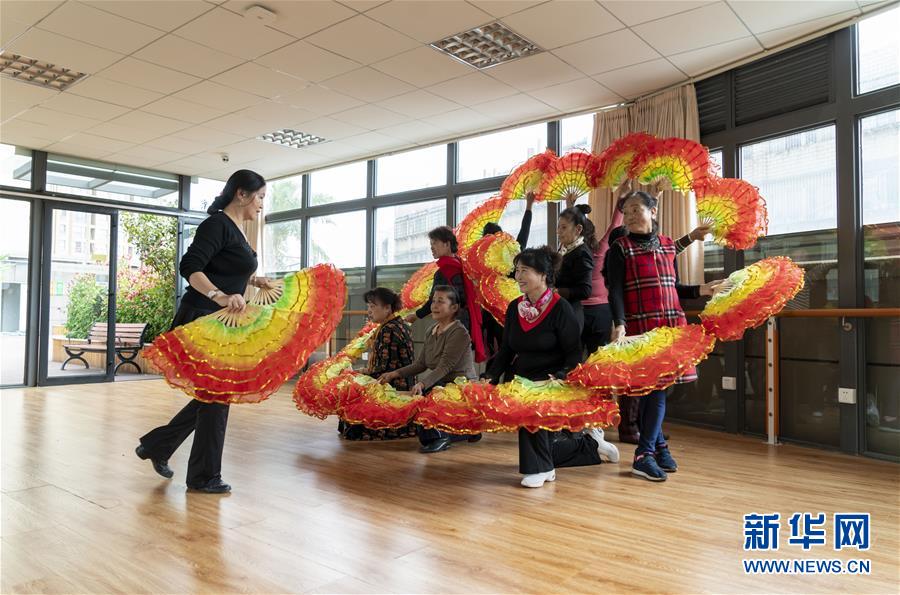 （五中全會精神在基層&middot;圖文互動）（2）許你一個暖暖的&ldquo;人生秋天&rdquo;&mdash;&mdash;看&ldquo;春城&rdquo;這座小樓如何盤活養老事業