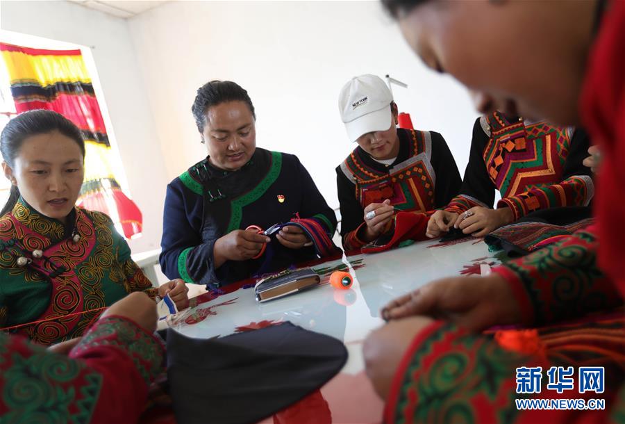 （代表委員履職）（8）全國人大代表吉克石烏：創建&ldquo;四好&rdquo;挑起脫貧大梁