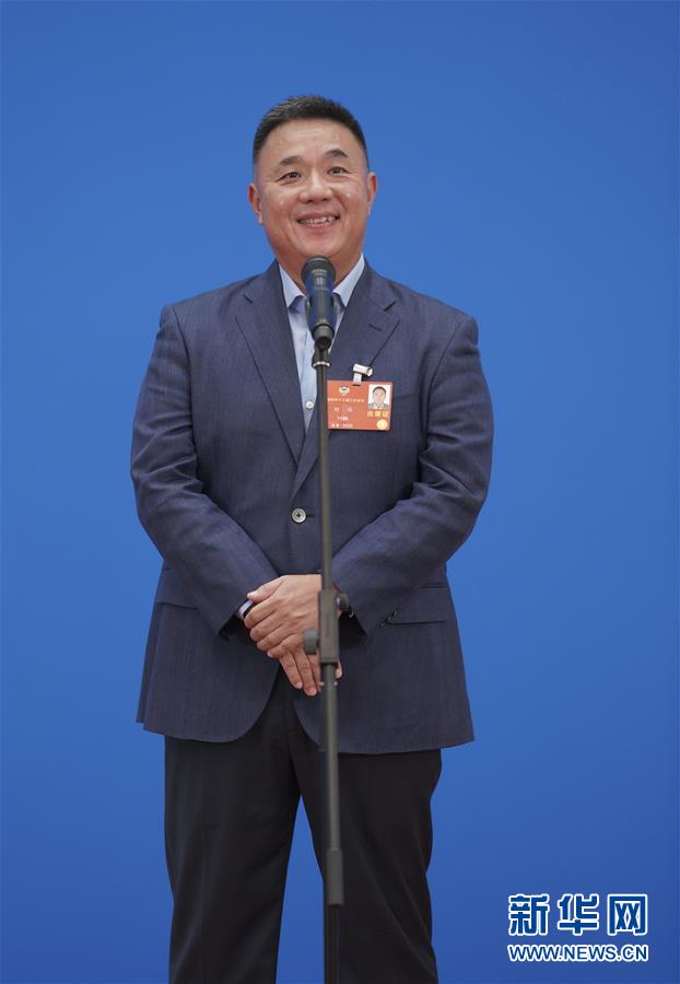 （兩會&middot;政協開幕&middot;XHDW）（6）接受采訪