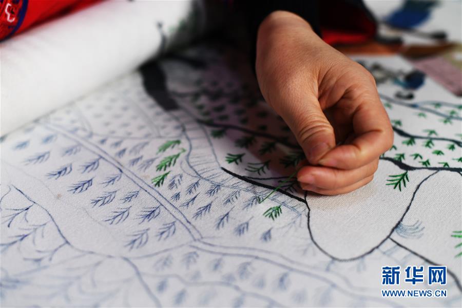 （兩會人物&middot;圖文互動）（2）帶娃、賺錢兩不誤&mdash;&mdash;一位農民工代表眼中的脫貧新工作