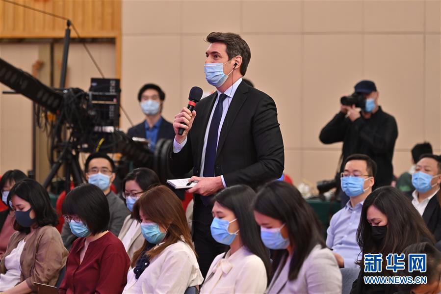 （兩會(huì)&middot;XHDW）（13）國(guó)務(wù)委員兼外交部長(zhǎng)王毅回答中外記者提問