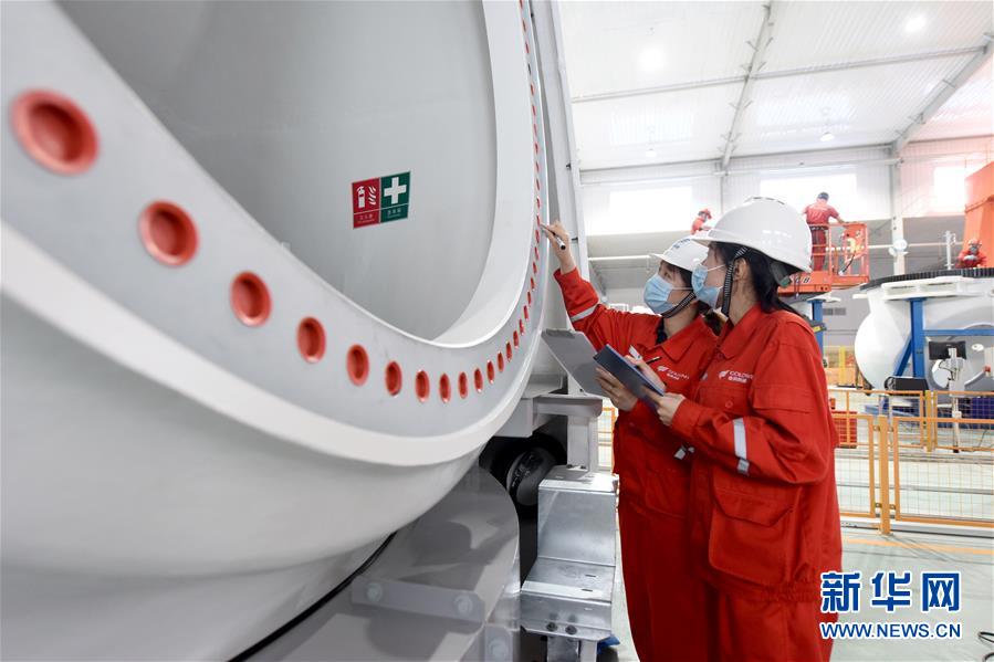 （兩會&middot;熱點畫報）（16）代表委員建言統籌做好經濟社會發展工作