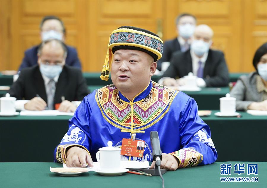 (新華全媒頭條·圖文互動)(8)從人民中汲取磅礴力量——習(xí)近平總書記同出席2020年全國兩會人大代表、政協(xié)委員共商國是紀實