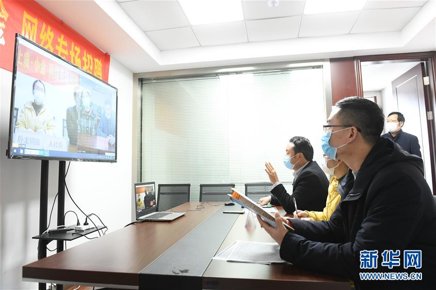 (新華全媒頭條·圖文互動)(18)從人民中汲取磅礴力量——習(xí)近平總書記同出席2020年全國兩會人大代表、政協(xié)委員共商國是紀實