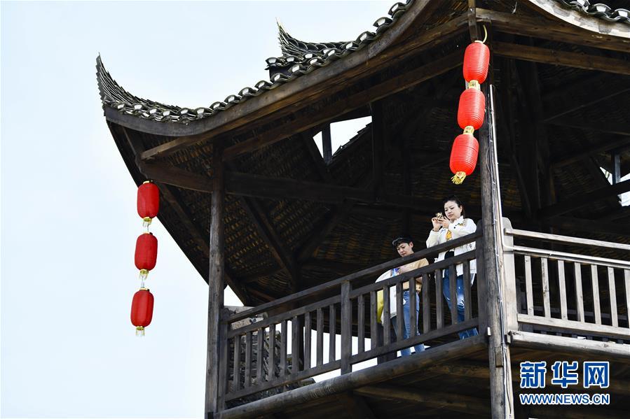 (新華全媒頭條·圖文互動)(20)從人民中汲取磅礴力量——習(xí)近平總書記同出席2020年全國兩會人大代表、政協(xié)委員共商國是紀實