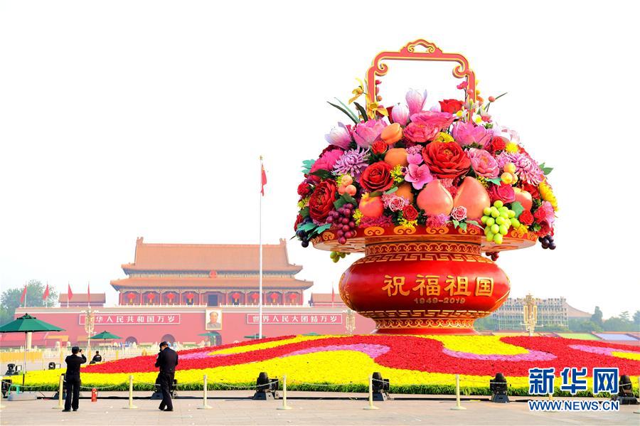 (圖文互動(dòng))(2)7小時(shí)組裝!18米高巨型“花果籃”亮相天安門廣場(chǎng)