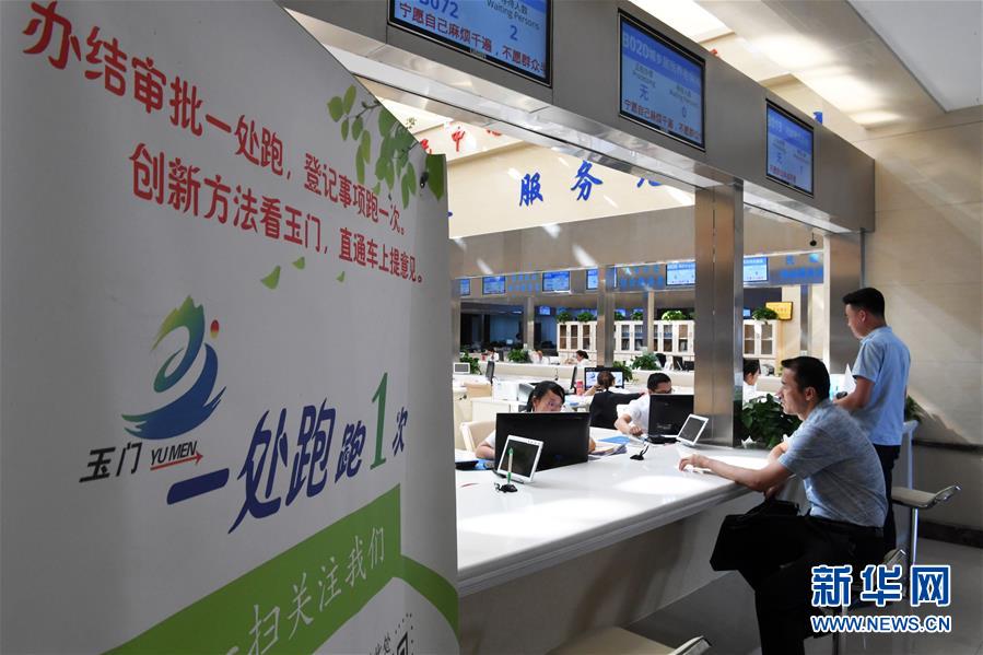 (新華全媒頭條·圖文互動)(3)開啟法治中國新時代——以習(xí)近平同志為核心的黨中央推進全面依法治國紀(jì)實