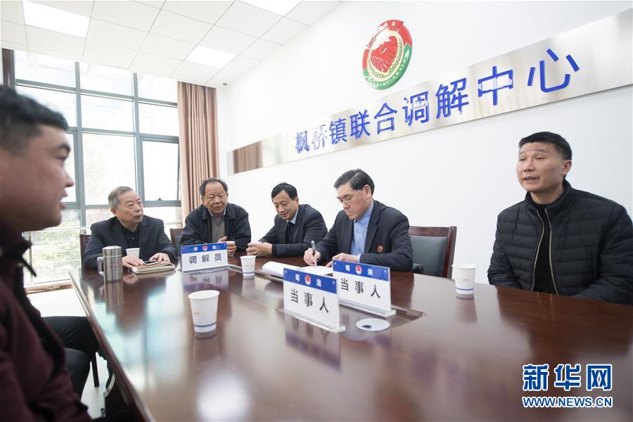 (新華全媒頭條·圖文互動)(7)開啟法治中國新時代——以習(xí)近平同志為核心的黨中央推進全面依法治國紀(jì)實