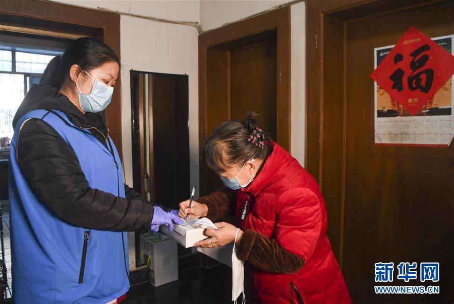 （習近平致敬的戰(zhàn)&ldquo;疫&rdquo;英雄&middot;社區(qū)工作者篇&middot;圖文互動）（2）他們，堅守一線戰(zhàn)風雨