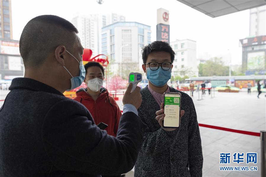 （在習(xí)近平新時(shí)代中國特色社會主義思想指引下&mdash;&mdash;新時(shí)代新作為新篇章&middot;習(xí)近平總書記關(guān)切事&middot;圖文互動(dòng)）（6）讓城市更聰明　讓經(jīng)濟(jì)更智慧&mdash;&mdash;各地加快形成數(shù)字新動(dòng)能促經(jīng)濟(jì)社會行穩(wěn)致遠(yuǎn)