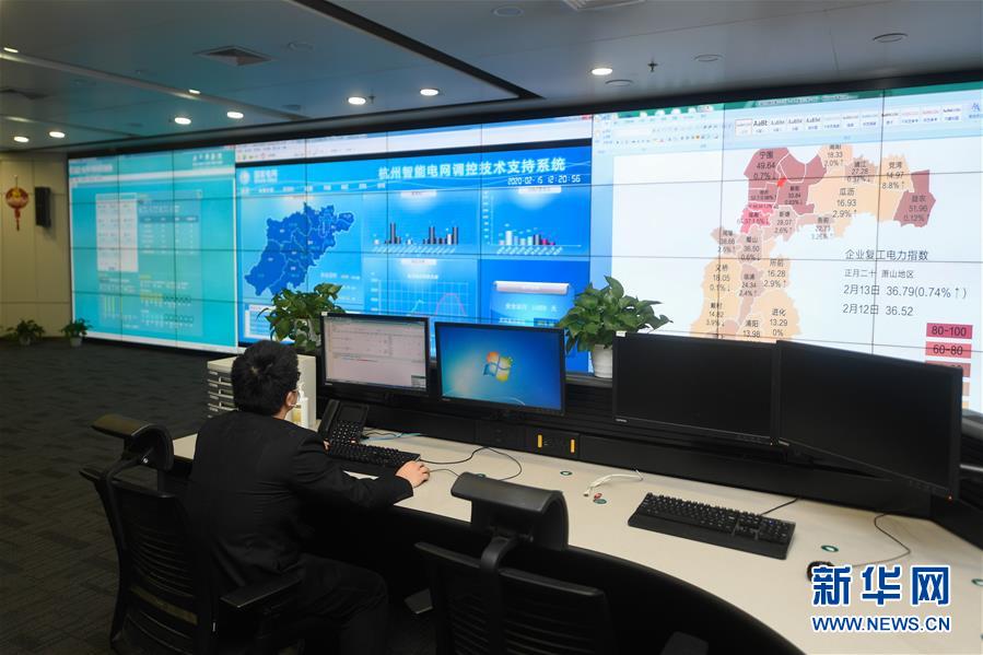 （在習(xí)近平新時(shí)代中國特色社會主義思想指引下&mdash;&mdash;新時(shí)代新作為新篇章&middot;習(xí)近平總書記關(guān)切事&middot;圖文互動(dòng)）（8）讓城市更聰明　讓經(jīng)濟(jì)更智慧&mdash;&mdash;各地加快形成數(shù)字新動(dòng)能促經(jīng)濟(jì)社會行穩(wěn)致遠(yuǎn)