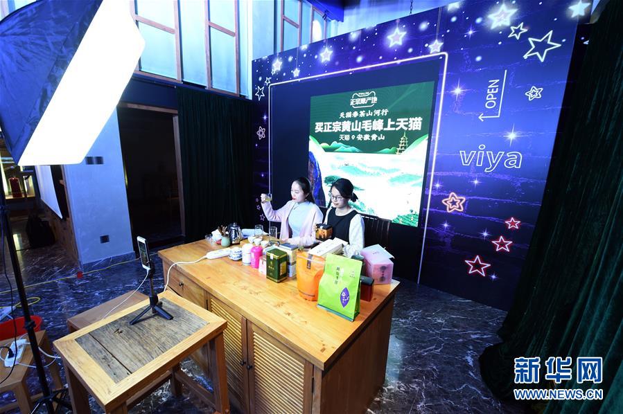 （在習(xí)近平新時(shí)代中國特色社會主義思想指引下&mdash;&mdash;新時(shí)代新作為新篇章&middot;習(xí)近平總書記關(guān)切事&middot;圖文互動(dòng)）（11）讓城市更聰明　讓經(jīng)濟(jì)更智慧&mdash;&mdash;各地加快形成數(shù)字新動(dòng)能促經(jīng)濟(jì)社會行穩(wěn)致遠(yuǎn)