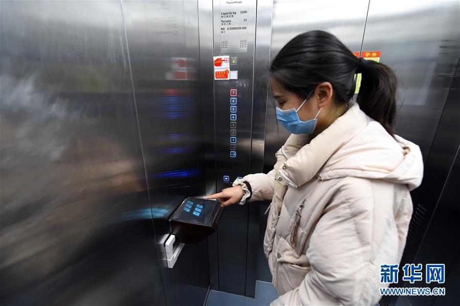 （在習(xí)近平新時(shí)代中國特色社會主義思想指引下&mdash;&mdash;新時(shí)代新作為新篇章&middot;習(xí)近平總書記關(guān)切事&middot;圖文互動(dòng)）（12）讓城市更聰明　讓經(jīng)濟(jì)更智慧&mdash;&mdash;各地加快形成數(shù)字新動(dòng)能促經(jīng)濟(jì)社會行穩(wěn)致遠(yuǎn)