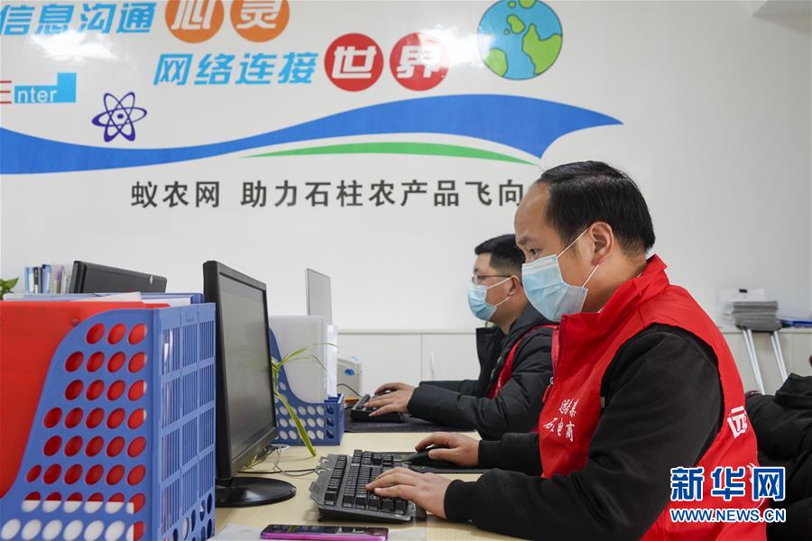 (在習近平新時代中國特色社會主義思想指引下——新時代新作為新篇章·習近平總書記關切事·圖文互動)(2)順勢而為開新局——新就業形態發展觀察