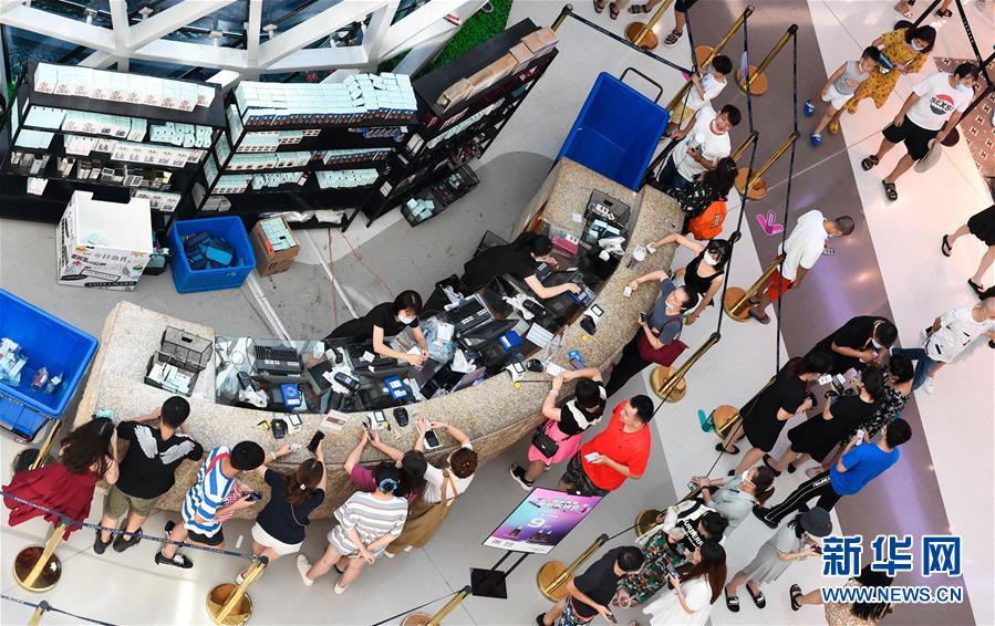 (在習近平新時代中國特色社會主義思想指引下——新時代新作為新篇章·習近平總書記關切事·圖文互動)(2)感受開放新魅力——海南自由貿易港建設開局觀察