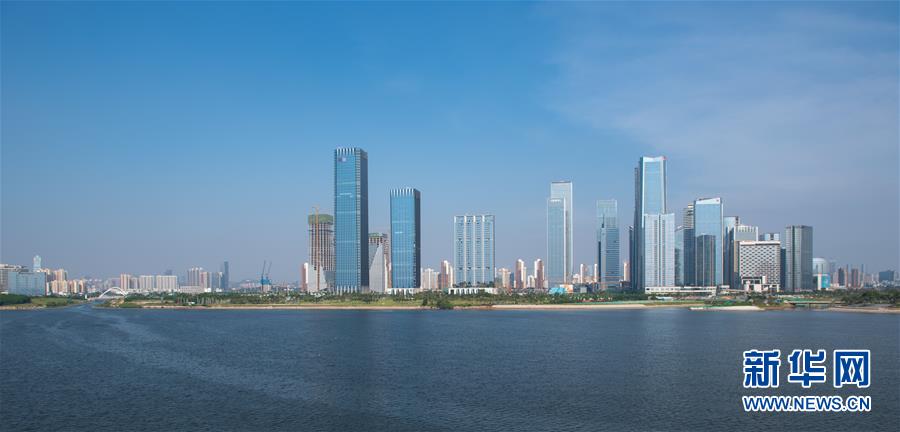 （在習(xí)近平新時(shí)代中國(guó)特色社會(huì)主義思想指引下&mdash;&mdash;新時(shí)代新作為新篇章&middot;習(xí)近平總書(shū)記關(guān)切事&middot;圖文互動(dòng)）（2）我家大門(mén)常打開(kāi)&mdash;&mdash;經(jīng)濟(jì)特區(qū)全方位對(duì)外開(kāi)放故事