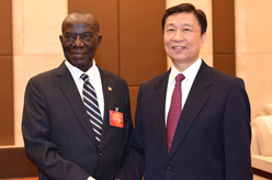 李源潮會見烏干達副總統愛德華&middot;塞坎迪