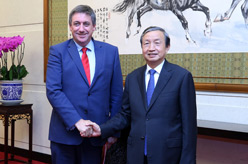 馬凱會(huì)見比利時(shí)副首相讓&middot;讓邦